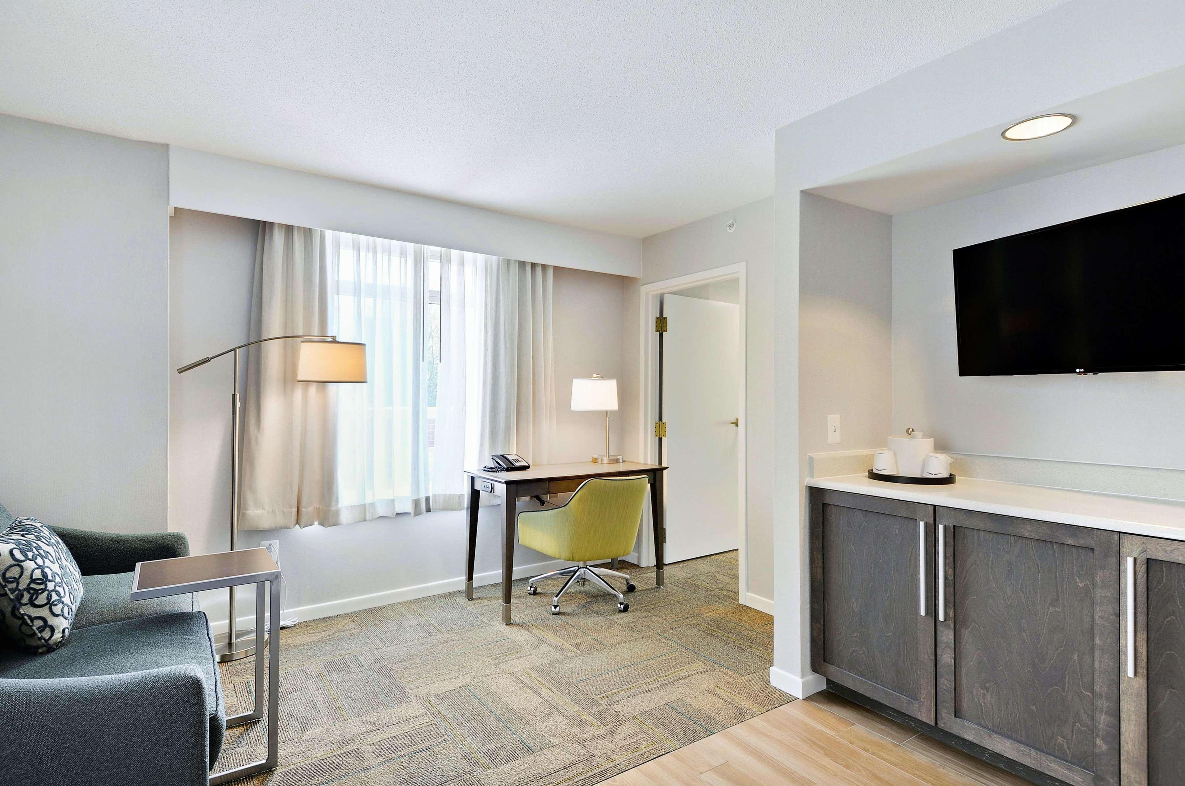 Hampton Inn Alexandria/Old Town Экстерьер фото