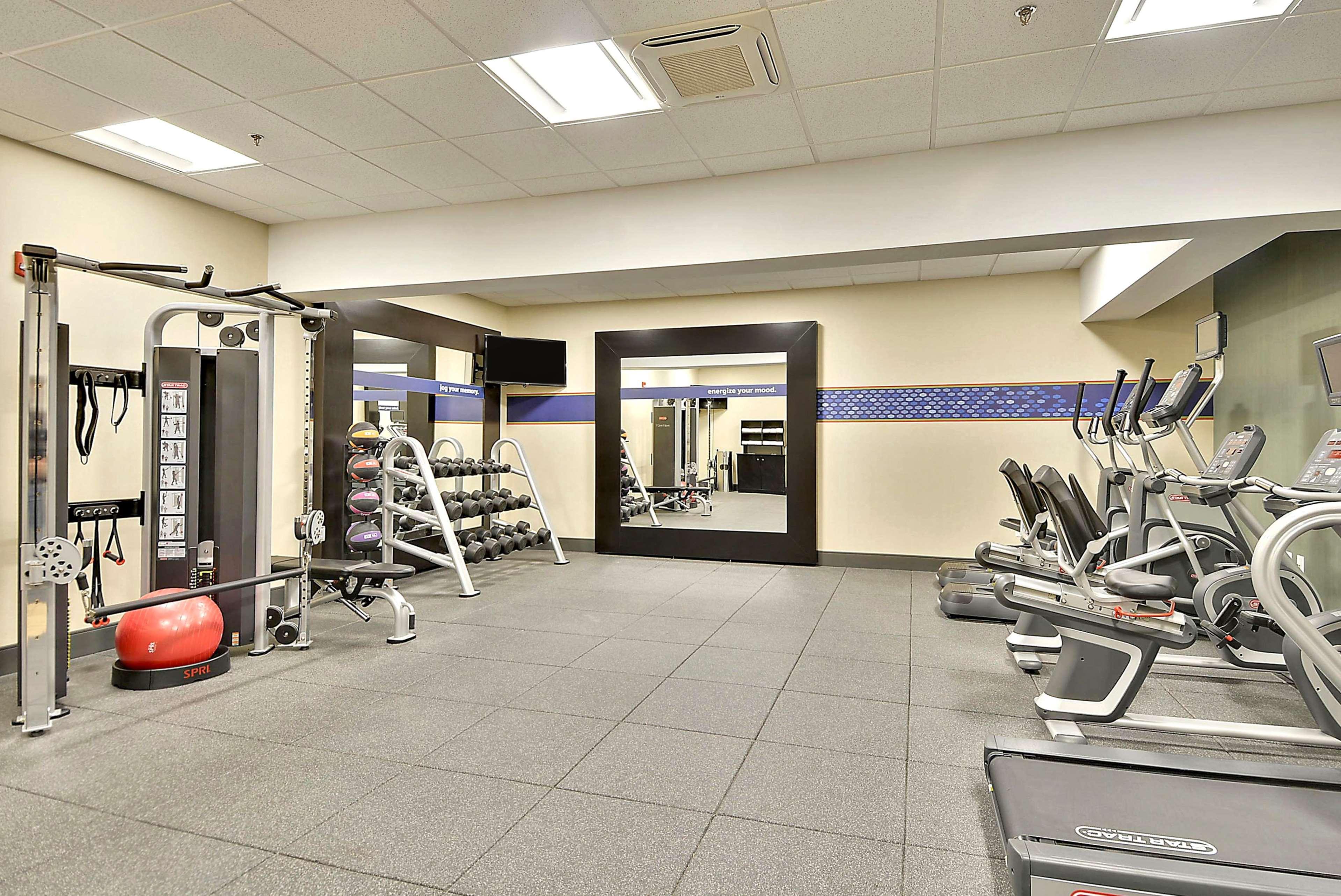 Hampton Inn Alexandria/Old Town Экстерьер фото