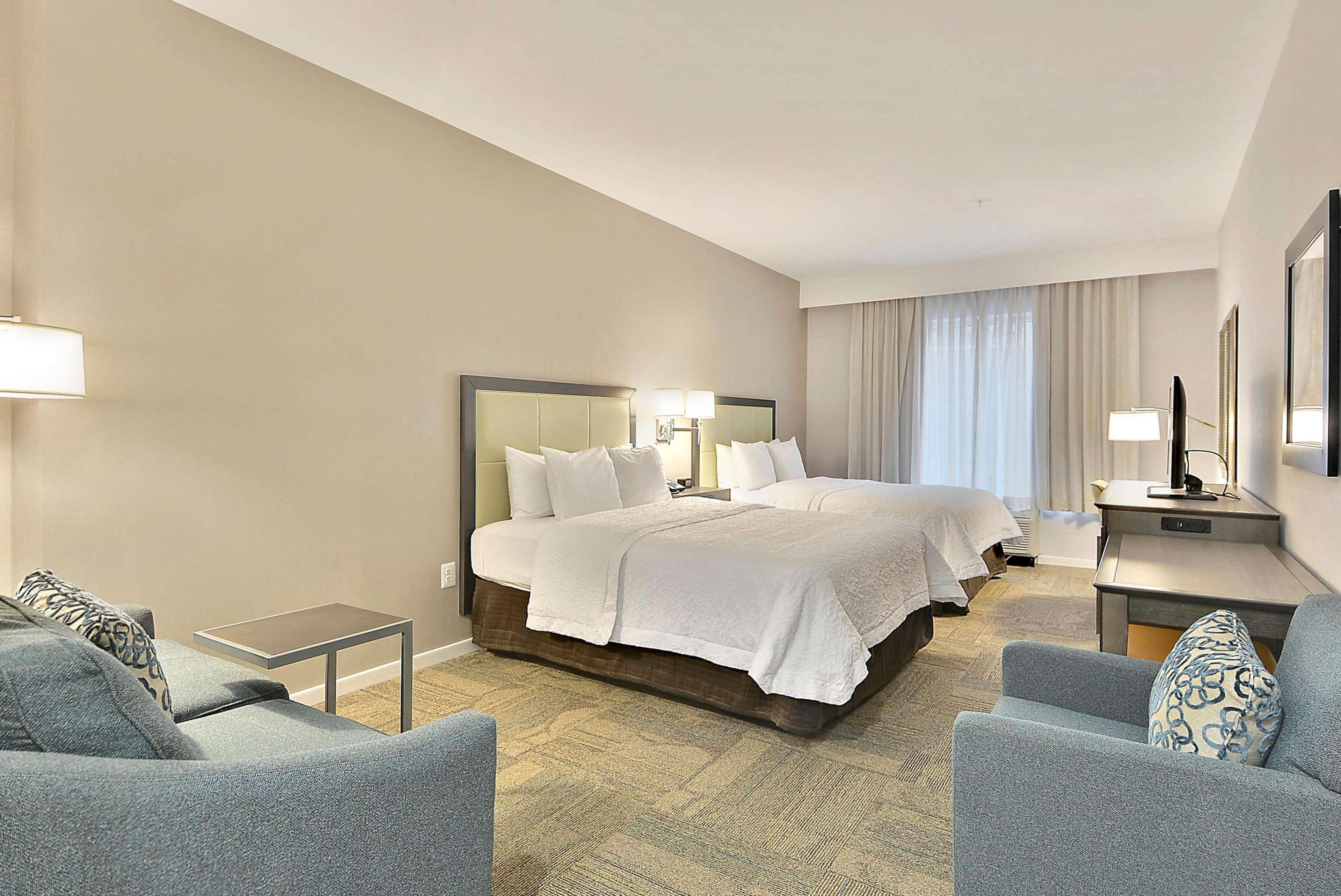 Hampton Inn Alexandria/Old Town Экстерьер фото