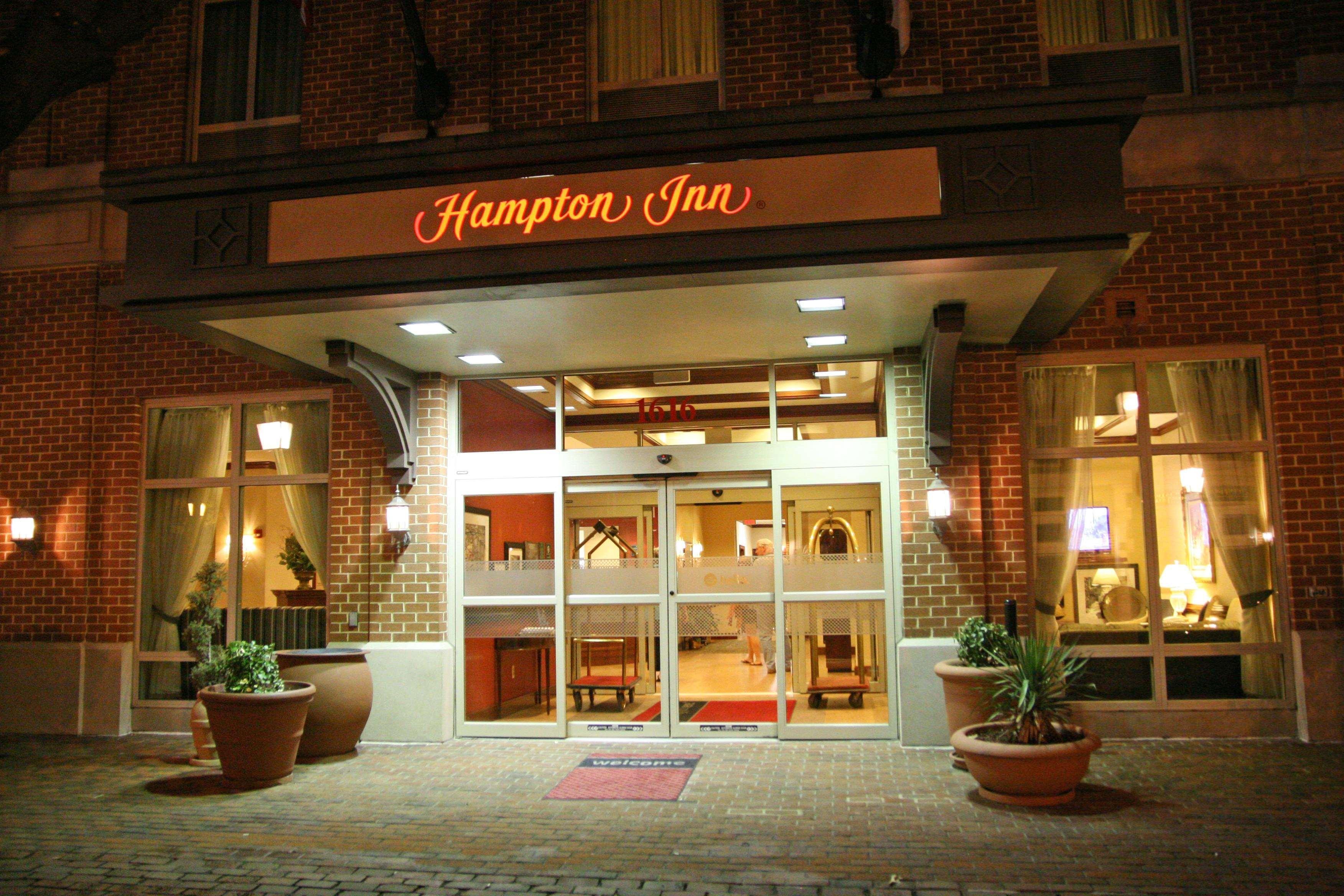 Hampton Inn Alexandria/Old Town Экстерьер фото