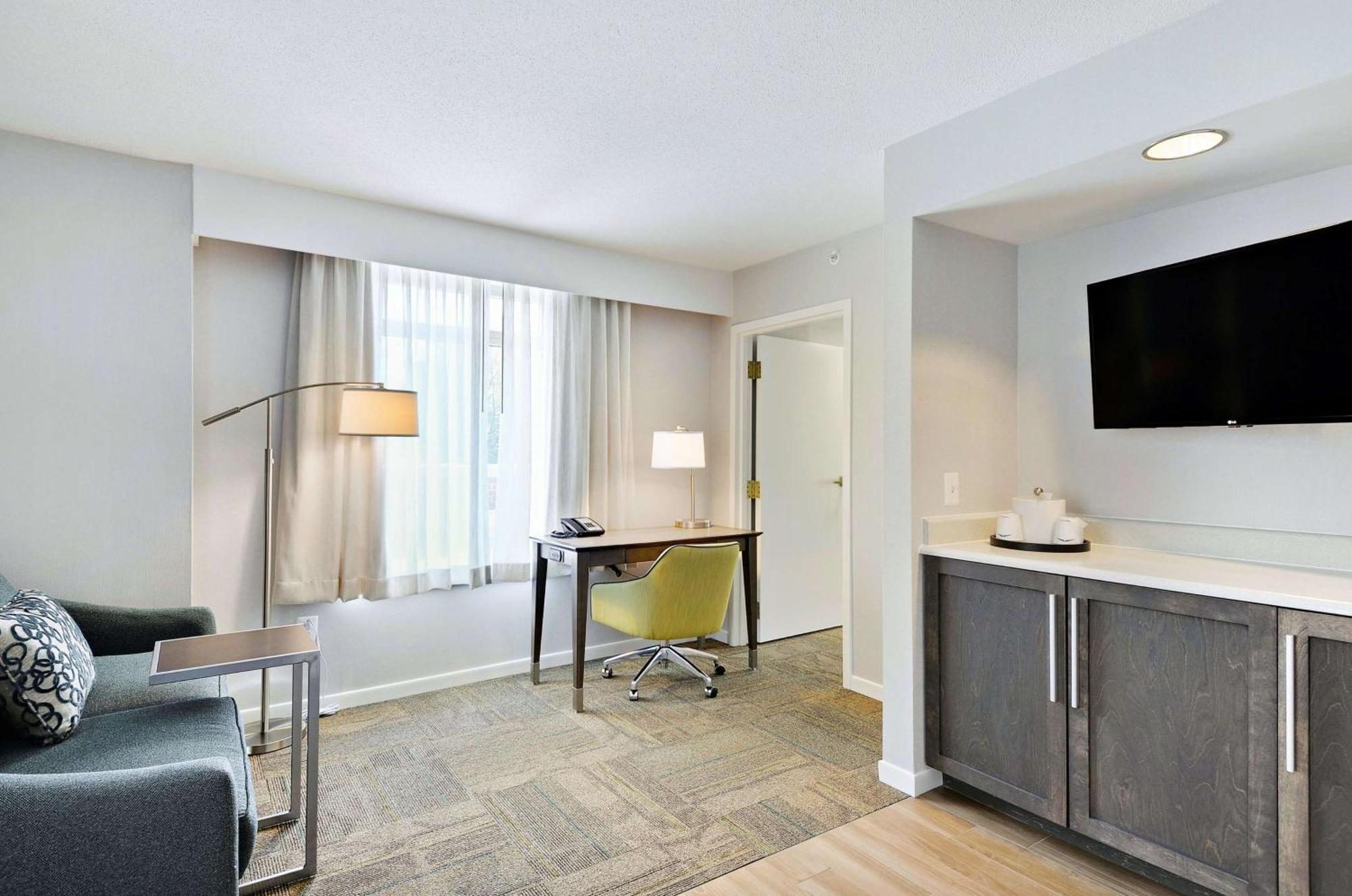 Hampton Inn Alexandria/Old Town Экстерьер фото