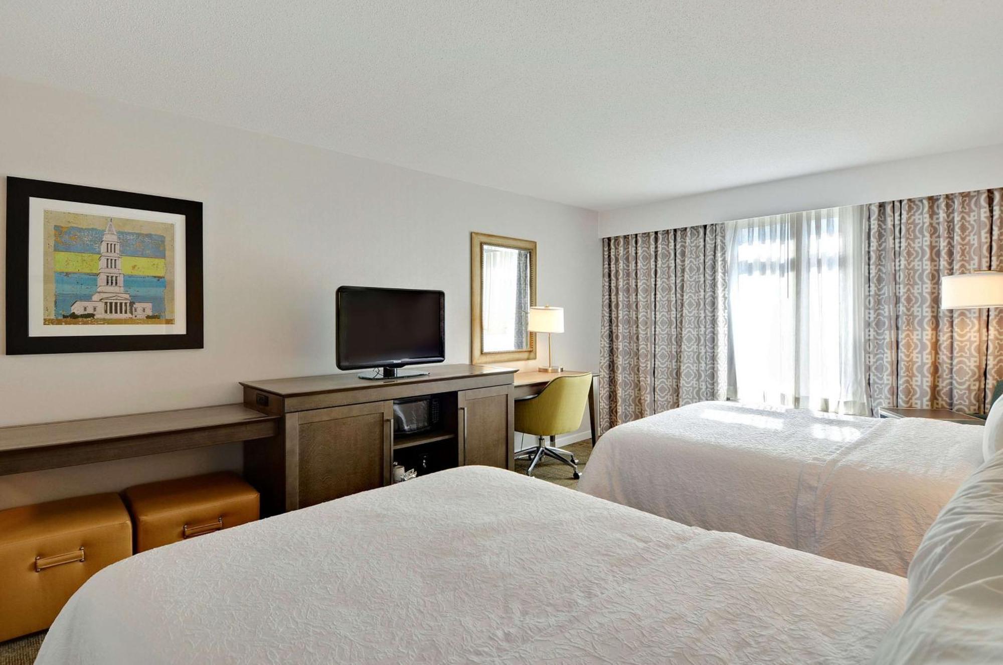 Hampton Inn Alexandria/Old Town Экстерьер фото