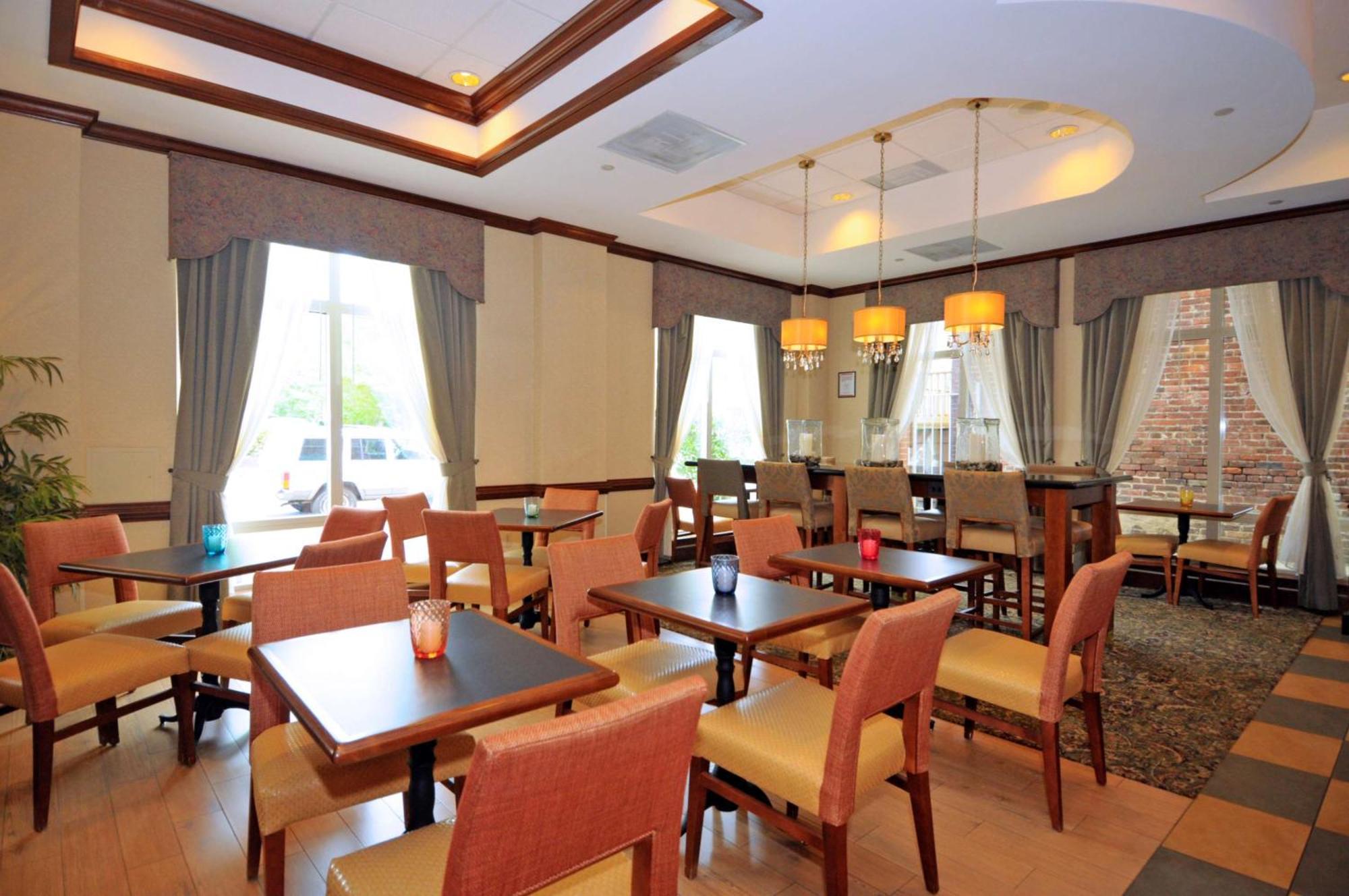 Hampton Inn Alexandria/Old Town Экстерьер фото