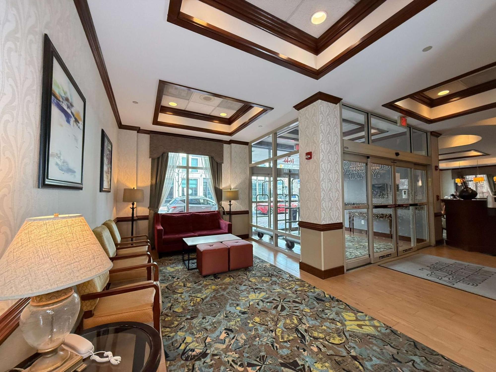 Hampton Inn Alexandria/Old Town Экстерьер фото